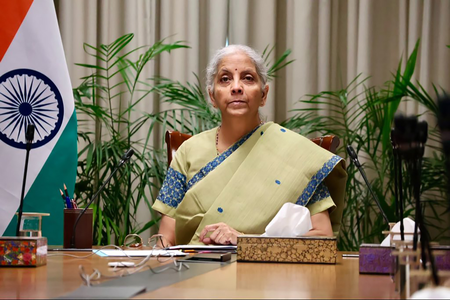 आईडीबीआई बैंक विनिवेश पर सियासी घमासान, वित्त मंत्री सीतारमण ने राहुल गांधी के आरोपों का किया पलटवार