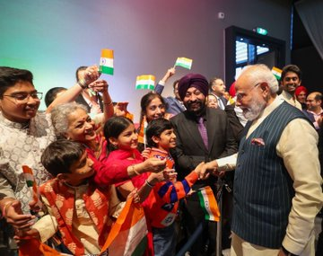 पीएम मोदी ने नीदरलैंड में भारतीय समुदाय के गर्मजोशी भरे स्वागत की झलकियां शेयर की