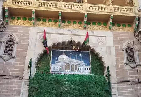 महरौली से पैदल चलकर अजमेर पहुंचे कलंदर, छड़ियों का जुलूस निकालकर दरगाह में की पेश