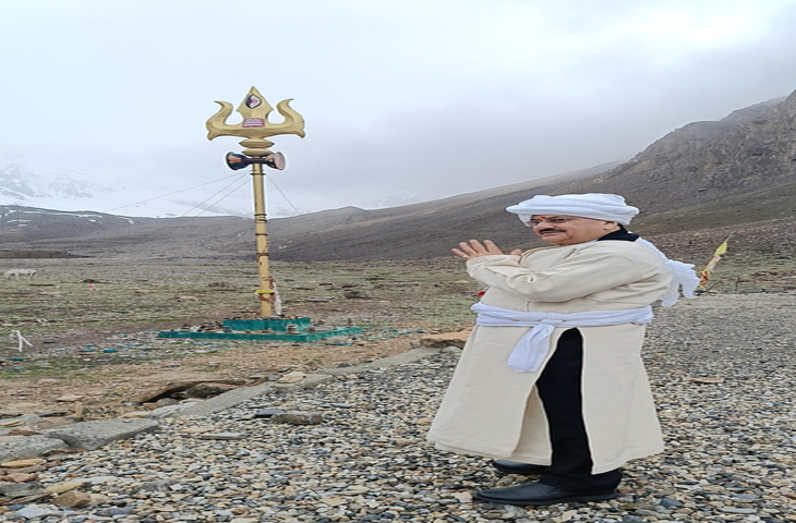 जेपी नड्डा ने आदि कैलाश और ओम पर्वत के किए दर्शन, सेना के जवानों से की मुलाकात