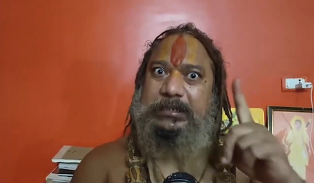 पाकिस्तान में प्राचीन हिंदू मंदिर तोड़े जाने पर भड़के जगतगुरु परमहंस आचार्य, कहा-फिर से बनवाया जाए मंदिर