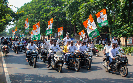 दिल्ली में इंडिया ब्लॉक का प्रदर्शन, मुख्य चुनाव आयुक्त को हटाने की मांग