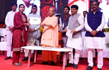 2017 से पहले रोजगार और निवेश का माहौल चौपट था, आज कौशल और सुरक्षा से यूपी बना विकास का इंजन : सीएम योगी