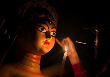शारदीय नवरात्र स्पेशल : कैसे बनती है मां दुर्गा की मूर्ति, जानिए गंगा माटी से लेकर चक्षुदान तक का रहस्य