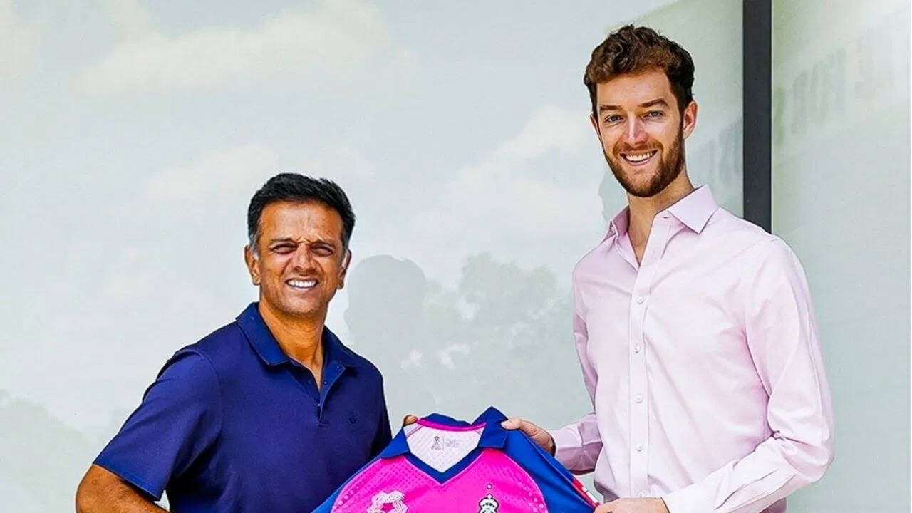 राजस्थान की लगातार हार के बाद शराब की दुकान पर एंजाय करते दिखा टीम का ये शख्स, Video