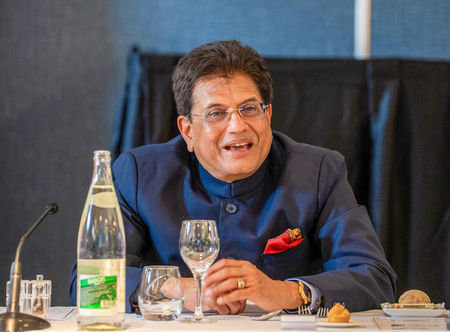 भारत के डिजिटल इंफ्रास्ट्रक्चर की सुरक्षा और एआई-आधारित साइबर सुरक्षा को लेकर पीयूष गोयल ने चेक प्वाइंट के सीईओ से की चर्चा