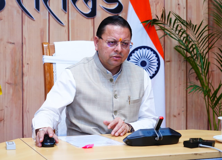 सीएम पुष्कर धामी ने कार्मिकों को पत्र लिखकर दी शुभकामनाएं, जनसेवा में योगदान देने की भी अपील