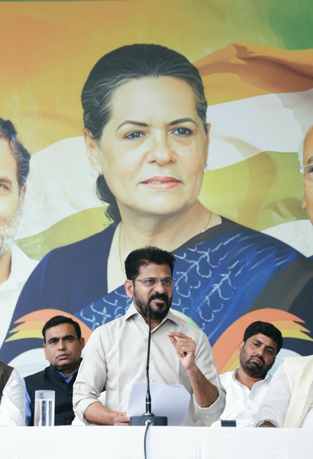 तेलंगाना के सीएम का केसीआर पर आरोप, मियापुर में 50 हजार करोड़ रुपये की जमीन कब्जाने की थी कोशिश