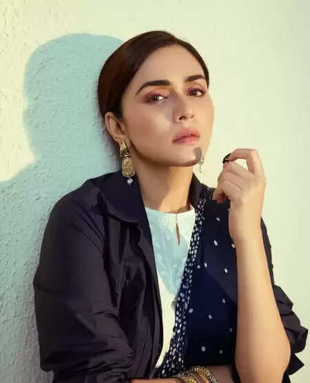 जहां आम लोग नहीं पहुंच पाते, वहां हमने की शूटिंग : अमृता खानविलकर