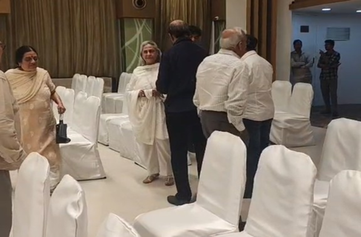 आनंद सागर की प्रेयर मीट में पहुंचे सितारे, जया बच्चन से लेकर सोनू निगम तक ने जताया शोक