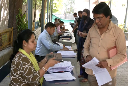 दिल्ली के रंजीत नगर में एसआईआर को लेकर विशेष कैंप, बीएलओ और अधिकारी कर रहे समस्याओं का समाधान