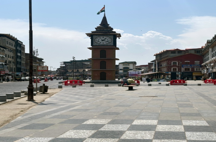 पहलगाम आतंकी हमले का एक महीना : शिकारों-हाउसबोटों में पसरा है सन्नाटा, टूरिस्ट नदारद