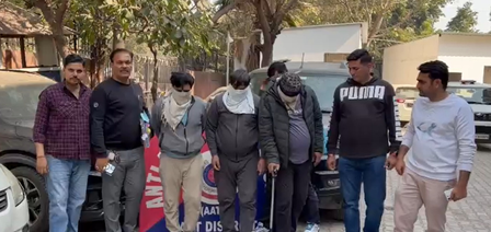दिल्ली में अंतर्राज्यीय वाहन चोर गिरोह के तीन सदस्य गिरफ्तार, चोरी की तीन गाड़ियां बरामद