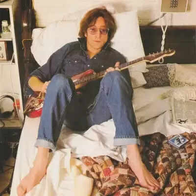 जॉन लेनन: शानदार गायक-गीतकार, जिसे सिरफिरे ने गोलियां बरसा हमेशा के लिए शांत कर दिया