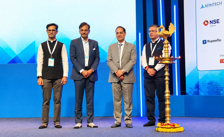 एनएसई-बीएसई को अपने ही शेयरों में ट्रेडिंग की अनुमति देने का फिलहाल कोई प्रस्ताव नहीं: सेबी चेयरमैन