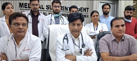 अजमेर में रोबोटिक तकनीक से जटिल हायटस हर्निया का सफल ऑपरेशन, डॉ. शिव कुमार बुनकर ने रचा नया कीर्तिमान