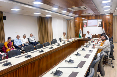 सुवेंदु कैबिनेट का बड़ा फैसला : सातवें वेतन आयोग को मंजूरी, महिलाओं के लिए फ्री बस सेवा, अन्नपूर्णा भंडार योजना भी लागू