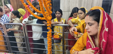 नवरात्र : मां अलोप शंकरी के दरबार में श्रद्धालुओं का जनसैलाब, भोर से ही दर्शन-पूजन जारी