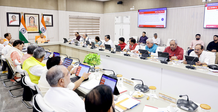 योगी कैबिनेट में 22 प्रस्तावों को मंजूरी, शिक्षकों-कर्मचारियों को पांच लाख तक कैशलेस इलाज