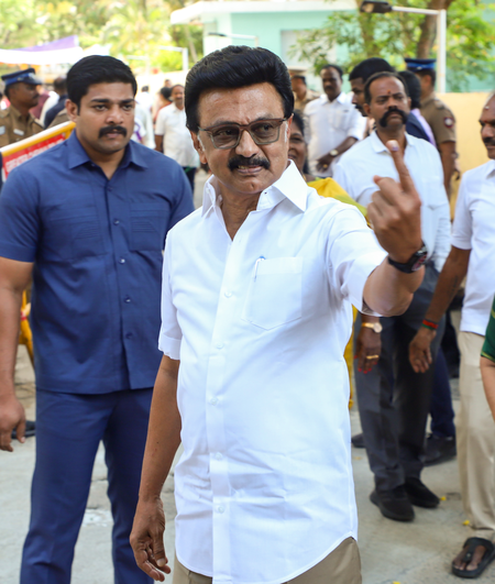 तमिलनाडु एग्जिट पोल : तमिलनाडु में डीएमके की वापसी के आसार, 124 सीटें मिलने की उम्मीद