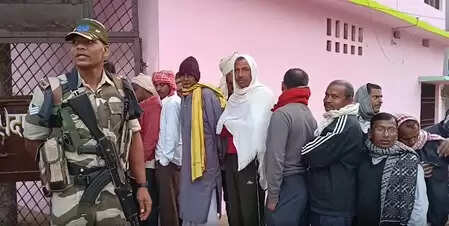 बिहार चुनाव के दूसरे और अंतिम चरण के लिए मतदान जारी, मतदाताओं में दिख रहा खास उत्साह