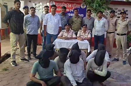 गुना : ट्रेनों में चोरी करने वाले अंतरराज्यीय गैंग का भंडाफोड़, 9 आरोपी गिरफ्तार, 15 लाख के सोने के आभूषण बरामद