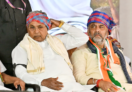 कर्नाटक सीएम के बेटे के बयान के बाद राज्य में सातवें आसमान पर पहुंचा सियासी पारा