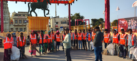 पीएम मोदी की यात्रा : प्रशासन और सफाई कर्मचारी सोमनाथ की स्वच्छता में दे रहे हैं अतुल्य योगदान