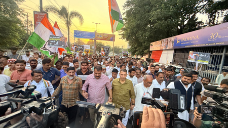 भोपाल में कांग्रेस का 'वोट बचाओ, देश बचाओ' पैदल मार्च, विपक्षी सांसदों को रोके जाने पर विरोध