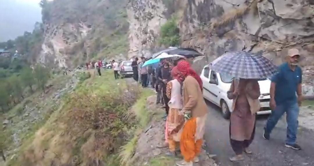 शिमला : रामपुर में दर्दनाक सड़क हादसा, पिकअप गहरी खाई में गिरी, छह लोगों की मौत