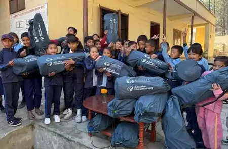 2,000 से अधिक नेपाली छात्रों को चीन की प्यार भरी 'खेल किट' मिली