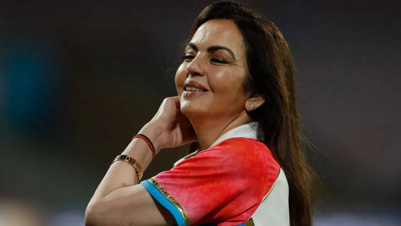 IPL 2025: मुंबई के खिलाड़ी ने उडा दिया गर्दा, Live मैच में खुशी से चीख पड़ीं नीता अंबानी, दिया ऐसा तगडा रिएक्शन