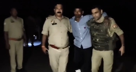 कानपुर पुलिस ने दुष्कर्म के मामले में दो आरोपियों को मुठभेड़ के बाद किया गिरफ्तार