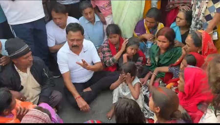 झारखंड: युवक की हत्या के विरोध में सड़क जाम, होली के जश्न में डीजे विवाद ने लिया हिंसक रूप