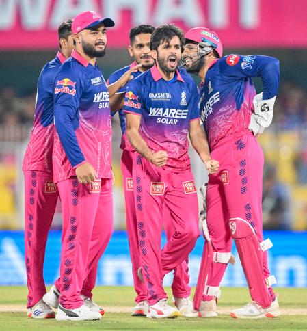 आईपीएल 2026: राजस्थान रॉयल्स का दबदबा, अंकतालिका, ऑरेंज कैप और पर्पल कैप हर जगह गुलाबी जर्सी