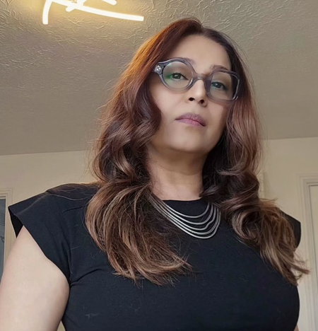 निकी वालिया को खुद माधुरी दीक्षित ने बताया था अपना हमशक्ल, बोलीं-'फ्लाइट में बच्चों की तरह बैठकर मिलाए थे फीचर्स'