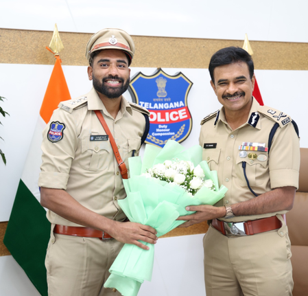 तेलंगाना : क्रिकेटर और डीएसपी मोहम्मद सिराज ने डीजीपी से की मुलाकात