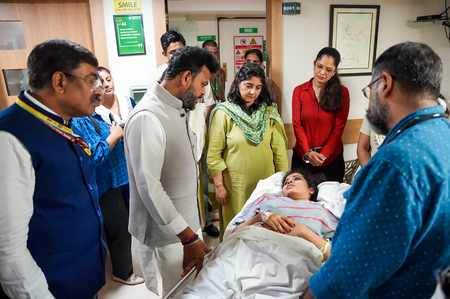 एयर इंडिया फ्लाइट टर्बुलेंस मामला: सभी 13 यात्री अस्पताल से डिस्चार्ज, 4 क्रू सदस्य अब भी इलाजरत