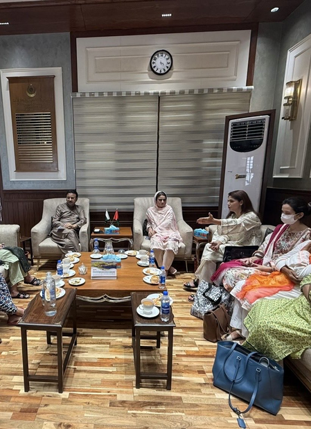 पाकिस्तान: 'औरत मार्च कराची' को लेकर बवाल के बाद एनओसी, 'पहनावे से लेकर नारों' तक पर लगाई पाबंदी