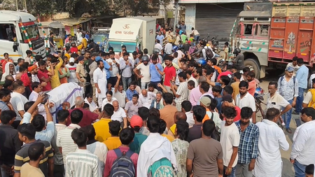 पूर्व कस्टम अफसर की दिनदहाड़े हत्या से लोगों में आक्रोश, आरा-पटना हाईवे किया जाम