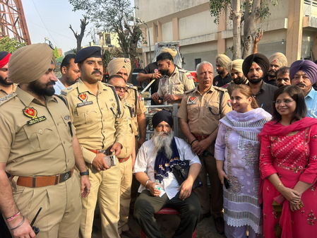 18 महीने बाद टावर से उतरे गुरजीत सिंह खालसा, 'बेअदबी' कानून की मांग को लेकर कर रहे थे प्रदर्शन