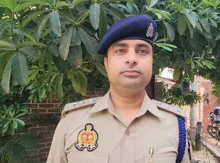 वाराणसी में गांजा तस्कर गिरफ्तार, कब्जे से नकदी भी बरामद