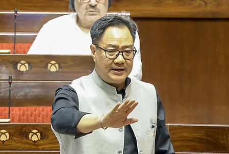 राज्यसभा में खड़गे-रिजिजू के बीच तीखी बहस, संसदीय कार्य मंत्री बोले -गृह मंत्री सुबह से रात तक संसद परिसर में मौजूद रहते हैं