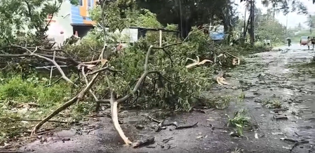 चक्रवात 'अर्नब' के चलते दक्षिण मध्य रेलवे ने 11 ट्रेनें रद्द कीं, यात्रियों को सतर्क रहने की सलाह