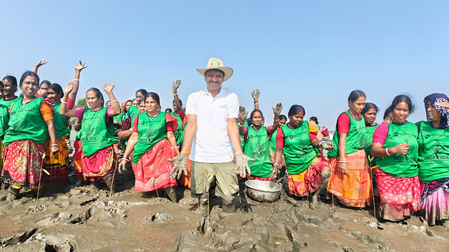 72 साल के केसीआर को ग्रीन सैल्यूट, सुंदरबन के जंगलों में 10,000 पौधों को मिला नया जीवन