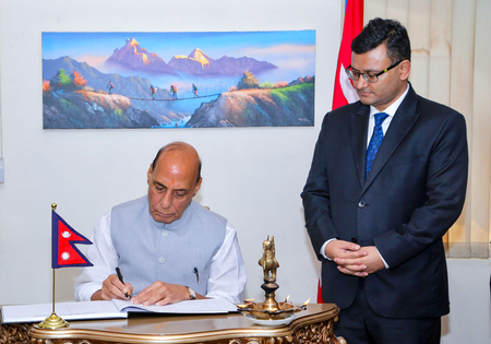 नेपाल के दूतावास पहुंचे रक्षा मंत्री राजनाथ सिंह, शोक-पुस्तिका पर किए हस्ताक्षर