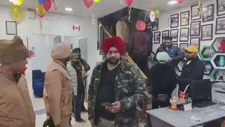 पंजाब: गुरदासपुर औसी हब इमिग्रेशन सेंटर के बाहर फायरिंग, जांच में जुटी पुलिस