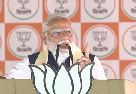 बोंगांव रैली में पीएम मोदी बोले-टीएमसी की निर्ममता से मां रोई, माटी बिकी, मानुष हुआ पलायन को मजबूर