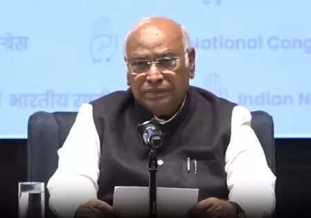 कांग्रेस ने मनरेगा का नाम बदलने के खिलाफ छेड़ा आंदोलन, खड़गे बोले- 5 जनवरी से 'मनरेगा बचाओ अभियान'