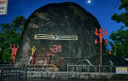 छत्तीसगढ़ के घने जंगलों में विराजमान हैं महादेव, जहां हर साल के साथ बढ़ रहा उनका आकार